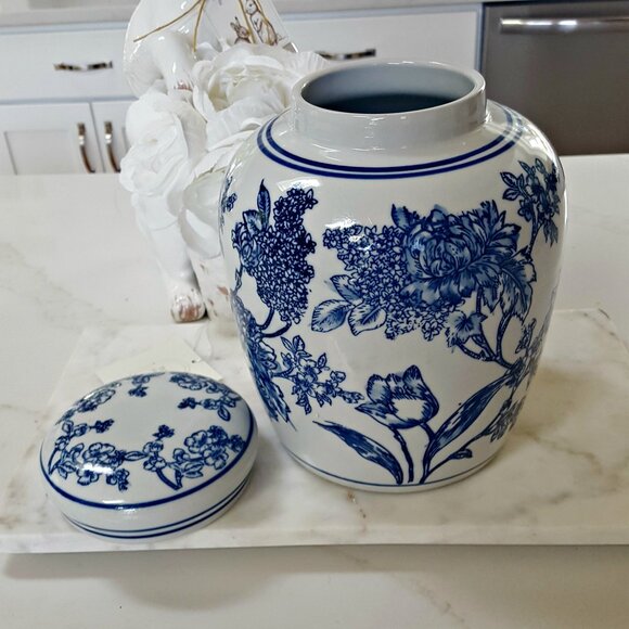 NEW! EXQUISITE CHINOISERIE Blue & White FLORAL COVERED JAR - Picture 4 of 5